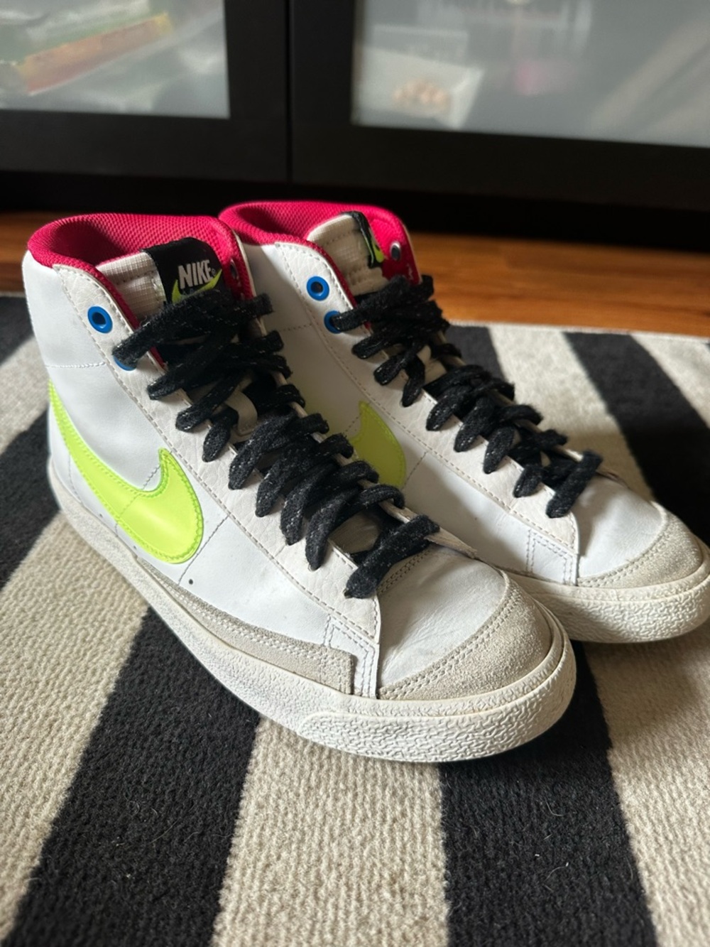 Nike Blazer Mid Youth White Sneakers with Neon Green Swoosh and Pink Lining